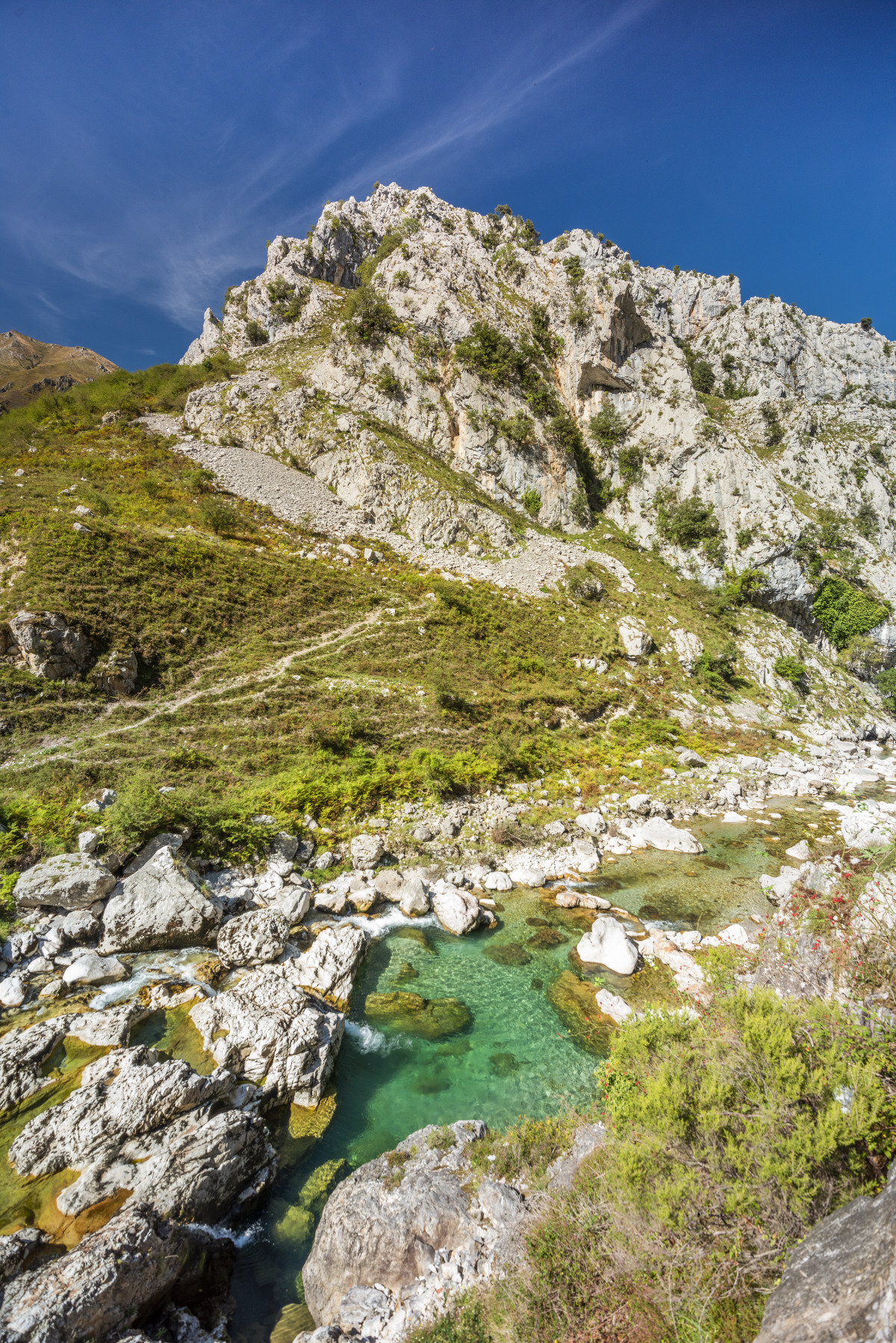 Paisaje modelado por la roca y el agua